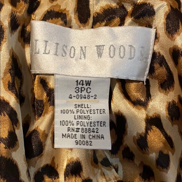 Allison Woods soft thin trench coat - Picture 5 of 5
